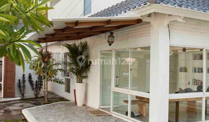 Freehold 4 Bedroom Villa With Spacious Garden Near Seminyak Beach