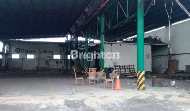 TEMPAT USAHA GUDANG STRATEGIS DI JALAN UTAMA 2