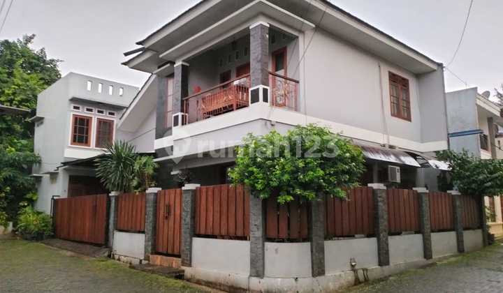 Rumah Cantik Hoek.nyaman.lokasi Strategis.bebas Banjir.harga Nego Sampai Deal