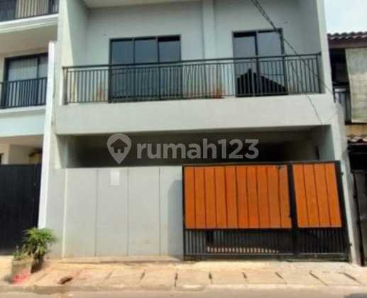 Rumah 2,5 Lantai Dekat Mrt Di Kebayoran Baru.bebas Banjir.harga Nego Sampai Deal 1
