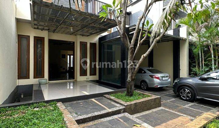 Turun harga rumah mewah.Nyaman.tenang.townhouse di kebayoran baru.bebas banjir.harga nego sampai dela 1