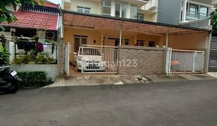 Jual Cepat Rumah Cantik Depan Taman.one Gate System.bebas Banjir.harga Nego Sampai Deal 1