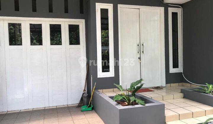 Rumah cantik 2 lantai di jl.dempo.one gate system.lokasi trategis.harga nego sampai deal 2