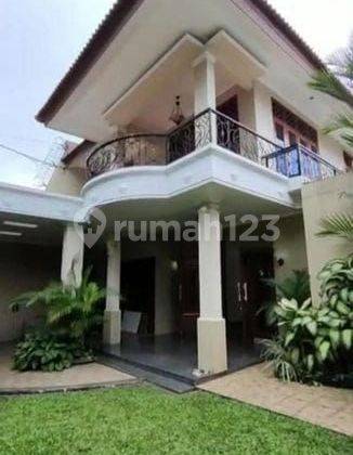 Rumah mewah full furnish di senopati.one gate system.bebas banjir.lokasi strategia.harga nego sampai deal 1