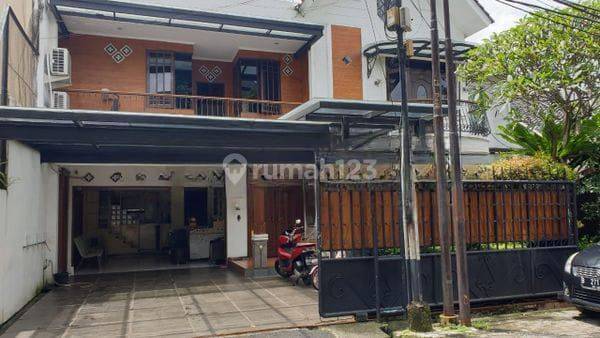 Rumah bagus di kebayoran baru.one gate system.bebas banjir.harga nego sampai deal 1