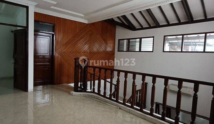 Rumah semi furnish,full renovasi dekat senopati.bebas banjir.aman.harga nego sampai deal 1