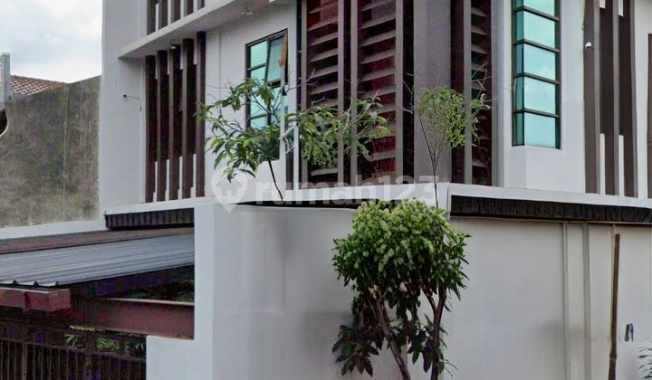 Turun Harga Jual Cepat Rumah 3 Lantai Dekat MRT Bebas Banjir.lokasi Strategis.