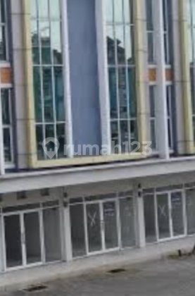 Quick Sale: 3.5-Story Row Shophouse in Serang Boulevard. Prime Location, Flood-Free. 2