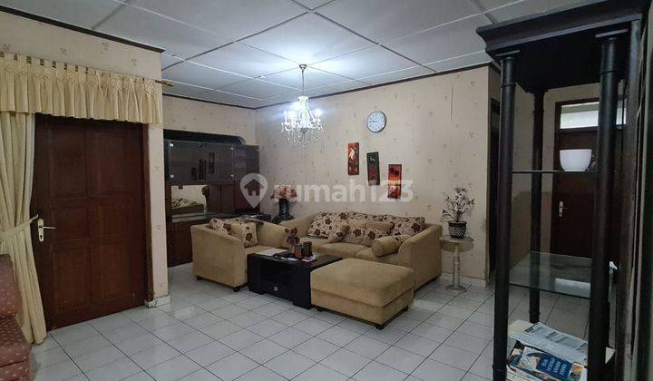 HOT SALE! RUMAH LAMA MASIH TERAWAT, LINGKUNGAN TENANG & ASRI 2