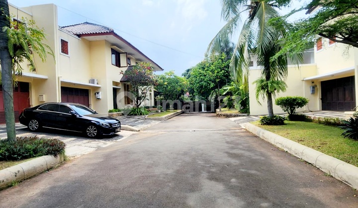 Luxury House for Rent in a Townhouse with a Large Backyard 2