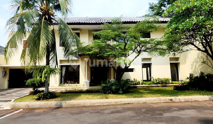 Disewakan Rumah Mewah Dalam Townhouse Dgn Halaman Blkg Luas Disewakan Rumah Mewah Dalam Townhouse Dgn Halaman Blkg Luas