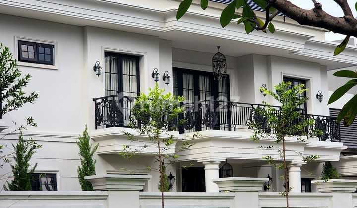 Rumah Mewah Fully Furnished Di Lokasi Premium, Row Jalan Lebar