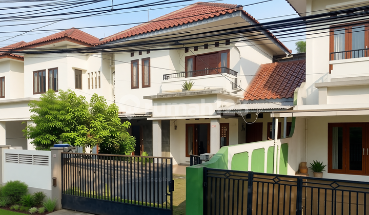 Dijual Cepat! Rumah 2 Lantai Lokasi Strategis Cocok Utk Usaha
