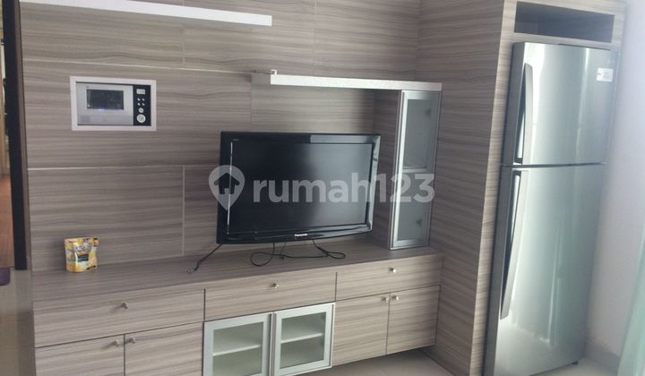 Disewakan Apartement Belleza 1 Bedroom - Good Furnished - Startegis Area and Best Price- please contact me 2