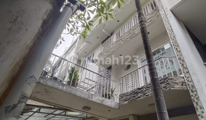 Rumah Springhill Kemayoran Siap Huni, Bagus, Luas 300M² View Golf Rumah Springhill Kemayoran Siap Huni, Bagus, Luas 300M² View Golf