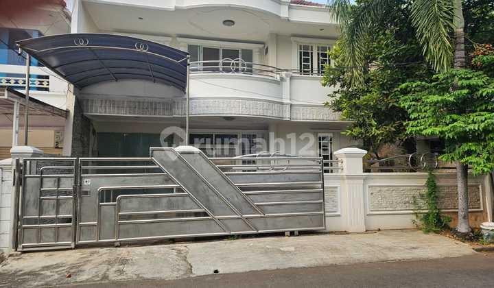 Nice and Ready to Occupy House for Rent in Kelapa Gading 2