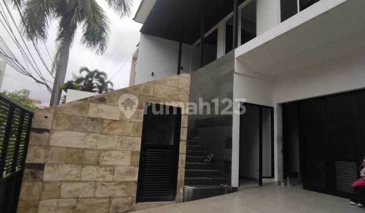 Rumah Bagus di Sunter Dijual Ada Swimming Pool, Lebar 12 Meter