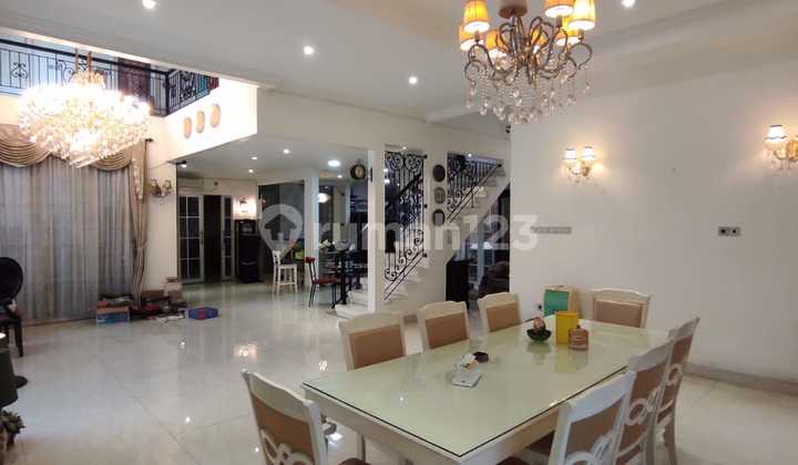 Rumah Mewah 3 Lantai di Larangan Indah Tangerang Lokasi Strategis 2