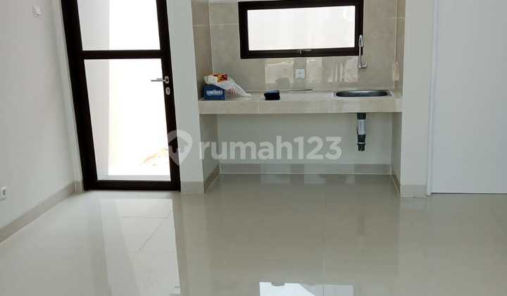 Rumah di Paramount Petals Cluster Gardenia Strategis Nego 