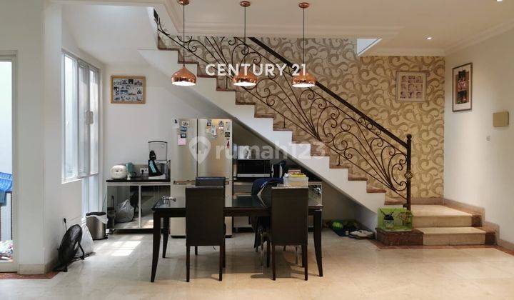 Rumah Homey Comfy Style American Classic Di Permata Buana  2