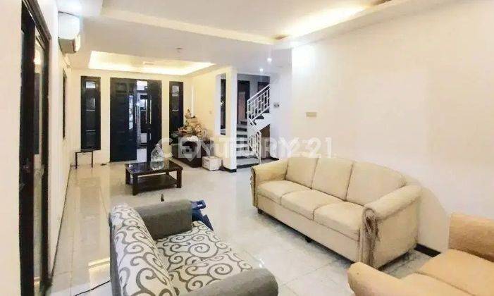 Rumah Hoek Cantik Rapi Dalam Komplek Srengseng 1