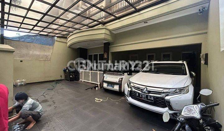 Rumah Modern Minimalis Apik Di Permata Buana 2