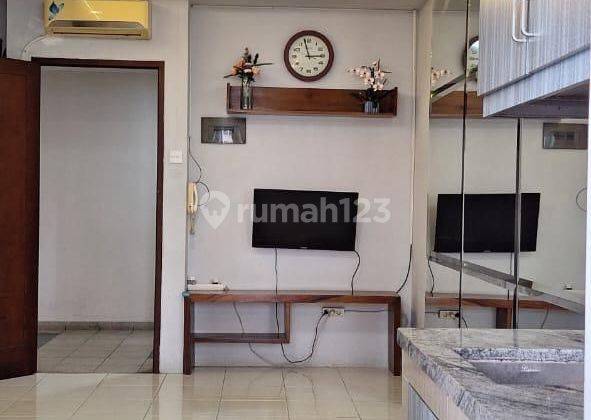 Dijual Lantai Rendah View Pool 2BR Apartemen Medit 2 Semi furnish Bagus Harga Murah 1