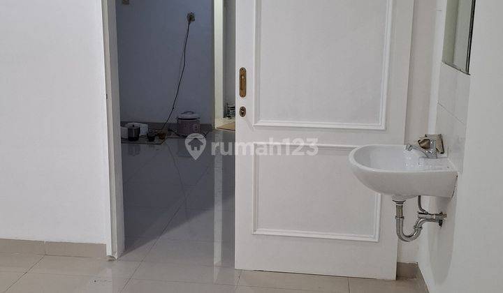 Sewa Cepat!! Rumah Permata Buana 4+1 Bedroom, 2 Lantai, Hadap Selatan, Siap Huni!! 2