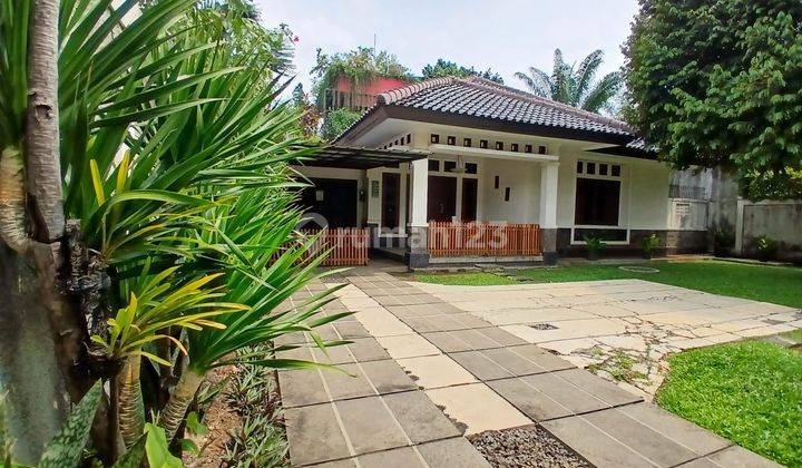 Dijual Rumah Mewah Siap Huni Dengan Taman Yang Luas Dan Asri di Cirendeu 1