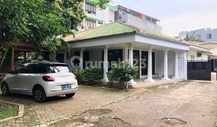 1-Story House in Lebak Bulus with a Serene and Comfortable Atmosphere