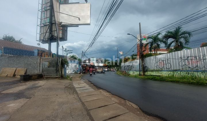 Busy and Potential Access to Cirendeu Main Road for Business. Busy and Potential Access to Cirendeu Main Road for Business.