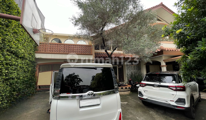 Rumah Asri di Kemanggisan dekat Binus