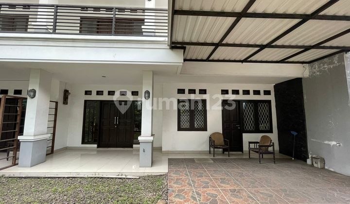 Disewakan Rumah Bagus 2 Lantai Siap Huni di Kebayoran Baru, Jakarta Selatan.