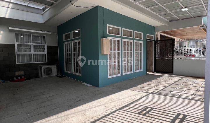 RUMAH  SEMI FURNISH DI AREA KOTA 2