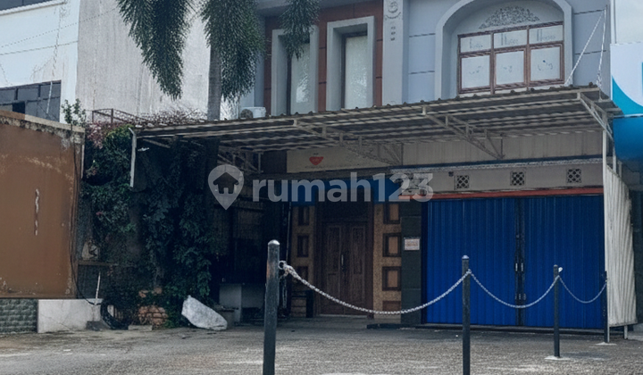 Attached Shop House Ready to Occupy Strategic Location