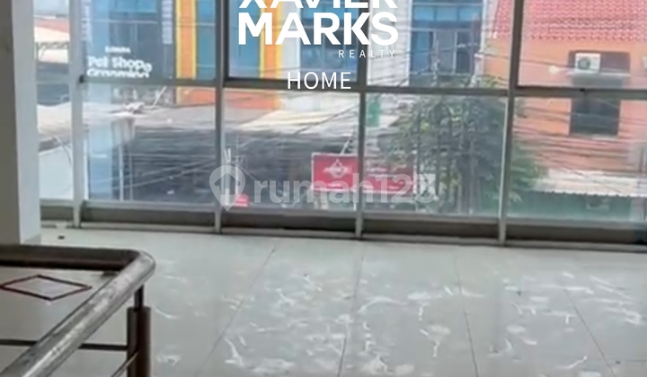 3 Story Ready-to-Occupy Shop House for Sale 2