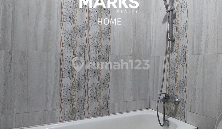 RUMAH SEWA DEPAN TAMAN 2