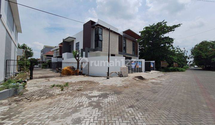 Dijual Rumah 2 Lantai  Baru Hoek Rumah Shm 2 Lantai Baru 2