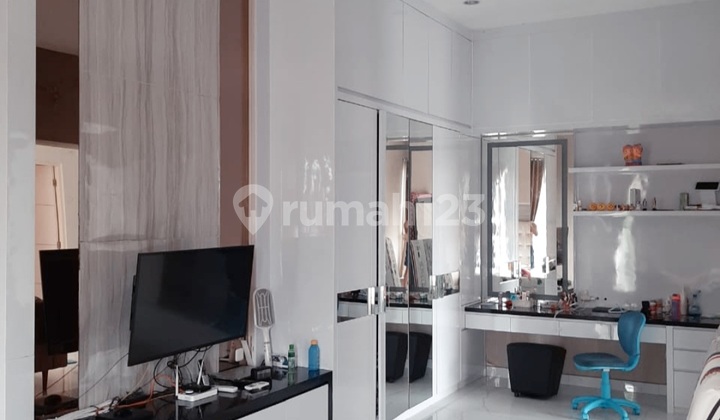 For Sale: Beachfront Luxury House with SHM, Good Condition, Located in Kenjeran. 2