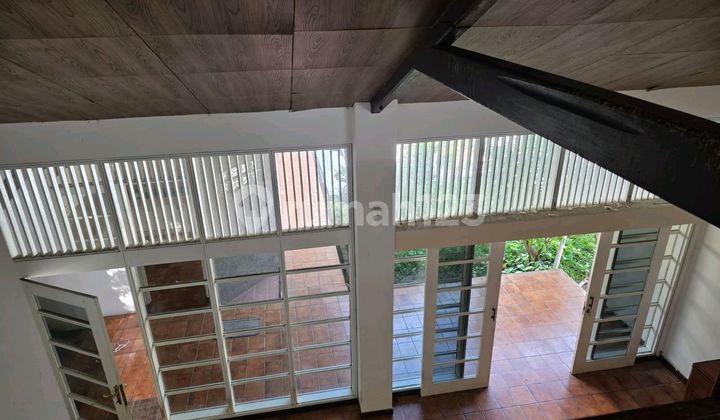 Rumah Strategis Bebas Banjir di Kemang Selatan 2