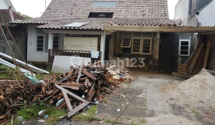 Rumah Strategis Bebas Banjir di Kemang Selatan