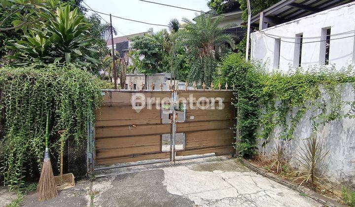 Rumah Vintage Model Country Halaman Luas Dilingkungan Elit Jakapermai 2