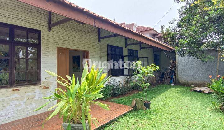 Rumah Vintage Model Country Halaman Luas Dilingkungan Elit Jakapermai 1