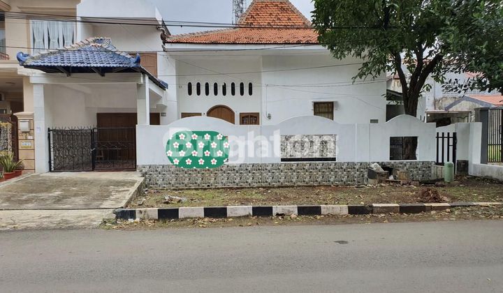 Rumah Besar Di Komplek Billy Moon Jakarta Timur