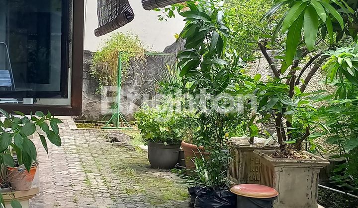 FOR SALE STRATEGIC HOOK HOUSE IN DARMO PERMAI TIMUR 2
