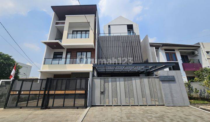 Rumah 3 Lantai Siap Huni Bangunan Mandiri di Gading Serpong 1