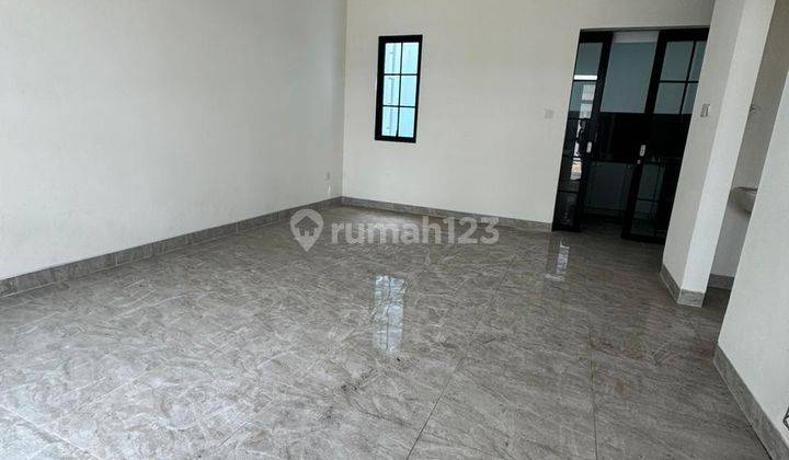 Disewakan Rumah Cantik Siap Huni Carport Luas Termurah Se Lavon  2