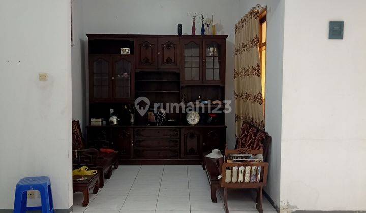 ruang tamu rumah 3 lantai bagus &