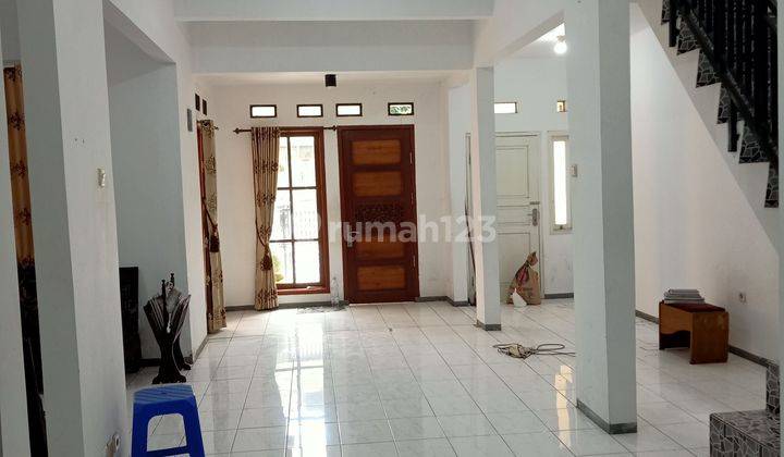 ruang tamu rumah 3 lantai bagus &