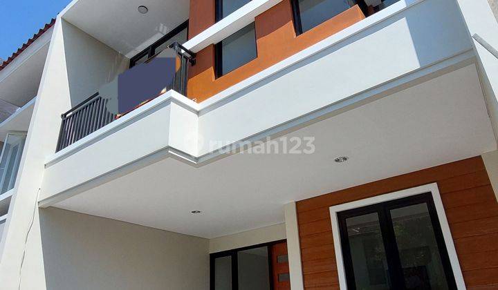 Rumah Minimalis Modern di Pantai Mentari dkt pakuwon city babatan pantai lebak mulyosari 1